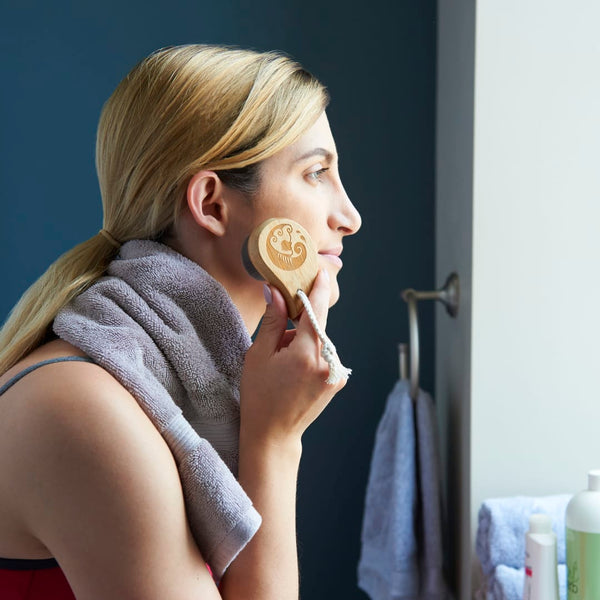 Brosse faciale en bambou